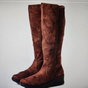 BZEES "Brandy" brown Zip up boots. NWOT. Size 6